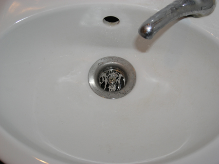 meta2l-lace-drain-in-sink.jpg
