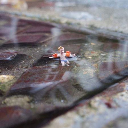 ground-zero-by-slinkachu-manhole-swimming-1-blog.jpg