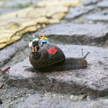 ground-zero-by-slinkachu-snail-bus-1-blog.jpg