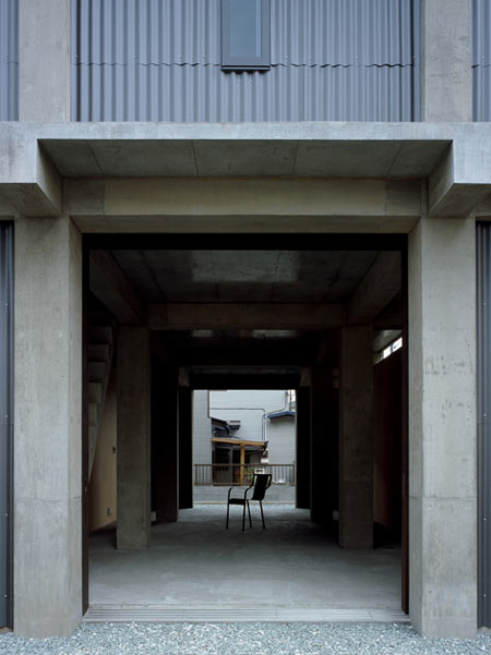 column-and-slab-house-by-ft-architects-03out.jpg