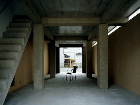 column-and-slab-house-by-ft-architects-041f.jpg