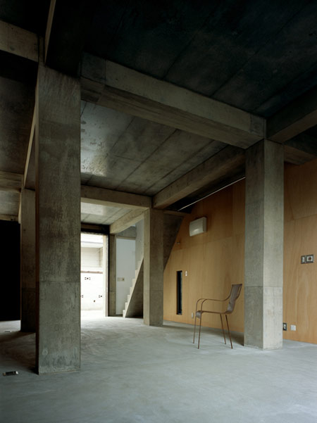 column-and-slab-house-by-ft-architects-051f.jpg