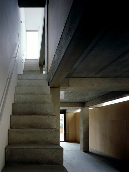 column-and-slab-house-by-ft-architects-081f.jpg