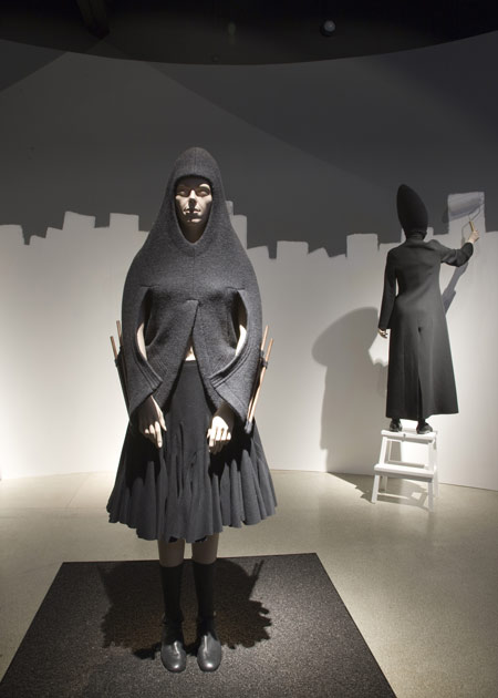 hussein-chalayan-at-the-design-museum-d-hc-panoramic-aw-1998-cre.jpg