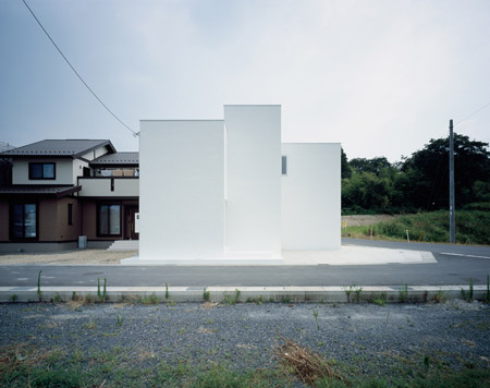 house-of-diffusion-by-formkouichi-kimura-architects-02_kkmh_102_s.jpg