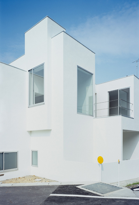 house-of-diffusion-by-formkouichi-kimura-architects-03_kkmh_119_s.jpg