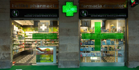 plaza-nueva-pharmacy-by-mobil-m_escaparate.jpg