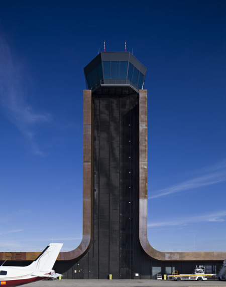 dzn_Aeroport-Lleida-Alguaire-by-b720-Arquitectos-6.jpg