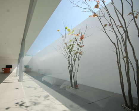 Minimalist House by Shinichi Ogawa & Associates