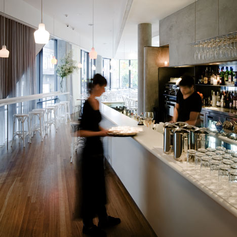 Roslyn Street Bar and Restaurant by Durbach Block Architects