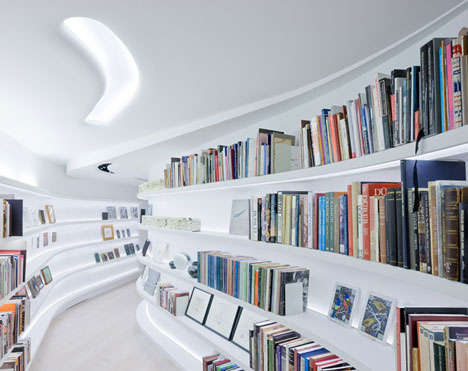 Living with Books and Art by UNStudio