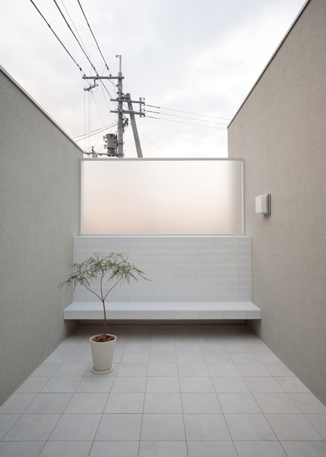 House of Reticence by FORMKouichi Kimura Architects