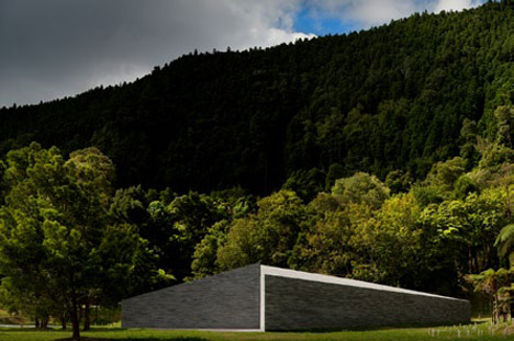 Monitoring and Investigation Center of Furnas by Aires Mateus