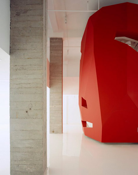 A Red Object by 3GATTI Architecture Studio