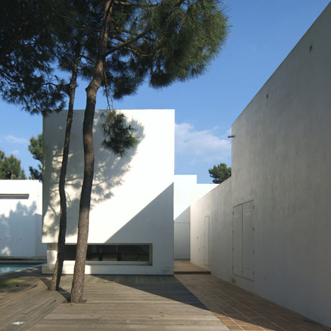House in Troia by Jorge Mealha Arquitecto