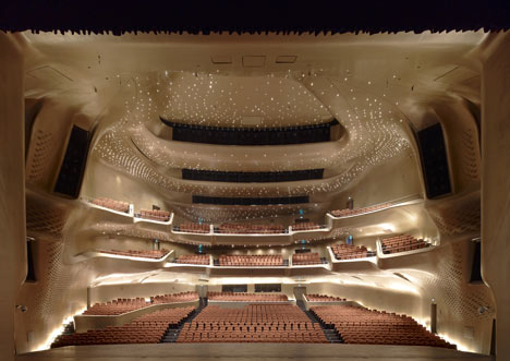 dzn_Guangzhou-Opera-House-by-Zaha-Hadid-Architects-88.jpg