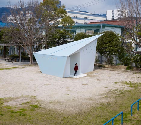 Hiroshima Park Restrooms by Future Studios