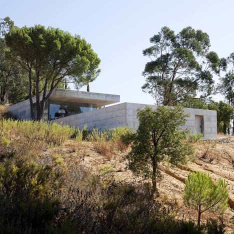 House in Pedrogão by Phyd Arquitectura 