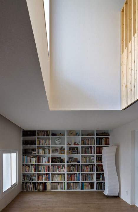 Renovation of Julia's Apartment by Moohoi Architecture
