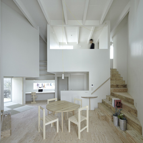 House in Iizuka by rhythmdesign