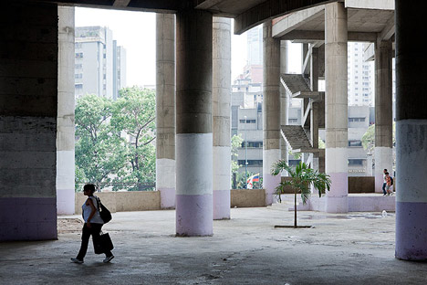 Torre David/Gran Horizonte by Justin McGuirk, Urban-Think Tank and Iwan Baan
