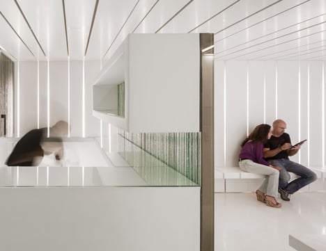 Dental Clinic by MMV Arquitecto