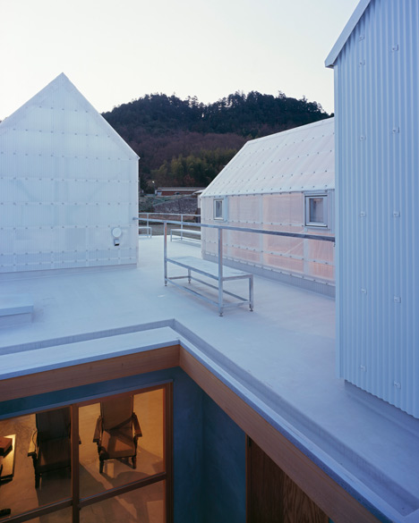 House in Yamasaki by Tato Architects