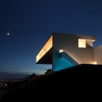 House on the Cliff by Fran Silvestre Arquitectos