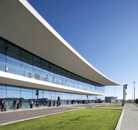 Gibraltor Airport by Bblur Architecture and 3DReid