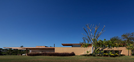 Casa Itu by Studio Arthur Casas