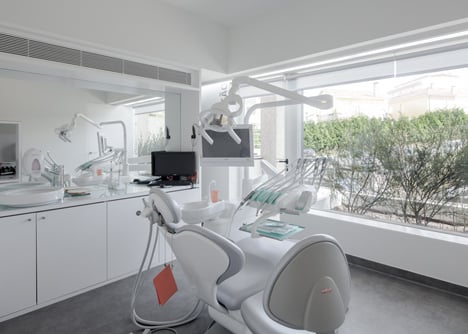 Dental Clinic in Porto by Paulo Merlini