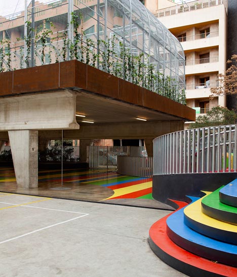 Elevated Sports Court by Guzmán de Yarza Blache