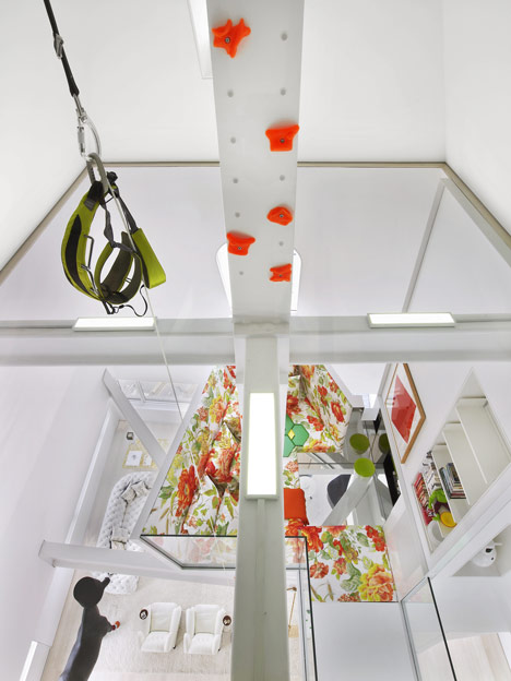 Skyhouse with an indoor slide by David Hotson and Ghislaine Viñas