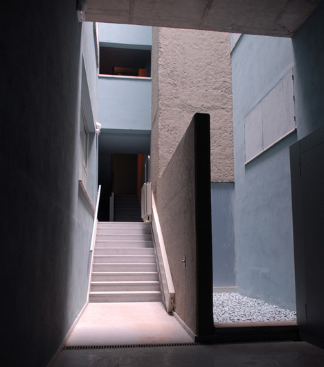 Eight Inscribed Houses and Three Courtyards by Romera y Ruiz Arquitectos