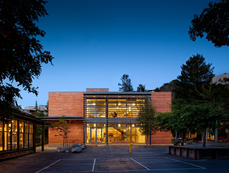 Marin Country Day School Learning Resource Center and Courtyard by EHDD