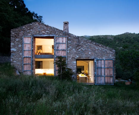Off Grid Home in Extremadura by Ábaton