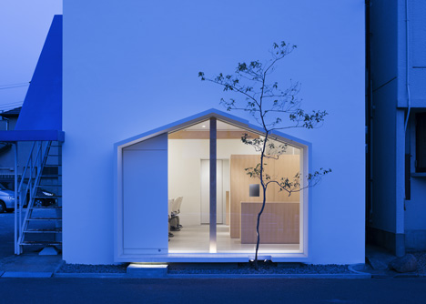 Folm Arts beauty salon by Tsubasa Iwahashi Architects
