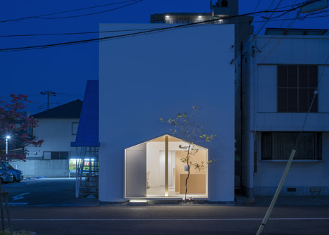 Folm Arts beauty salon by Tsubasa Iwahashi Architects