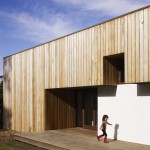 dezeen_Merricks Beach House by Kennedy Nolan Architects_1sq