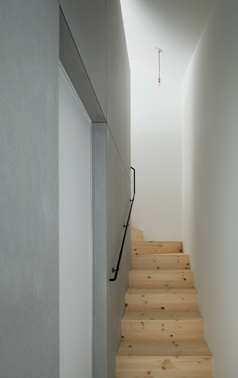 House in Nagahama by Comma Design Office