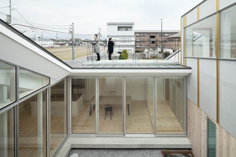 House in Nagahama by Comma Design Office