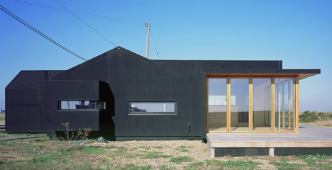 Black Rubber Beach House by Simon Conder Associates
