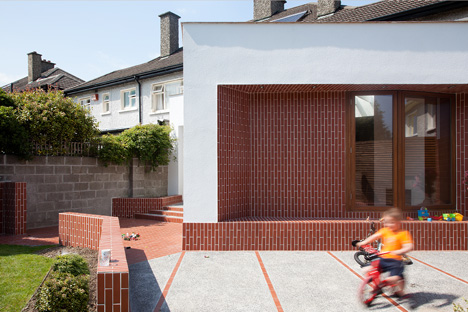 dezeen_House extension in Dublin by GKMP Architects_1