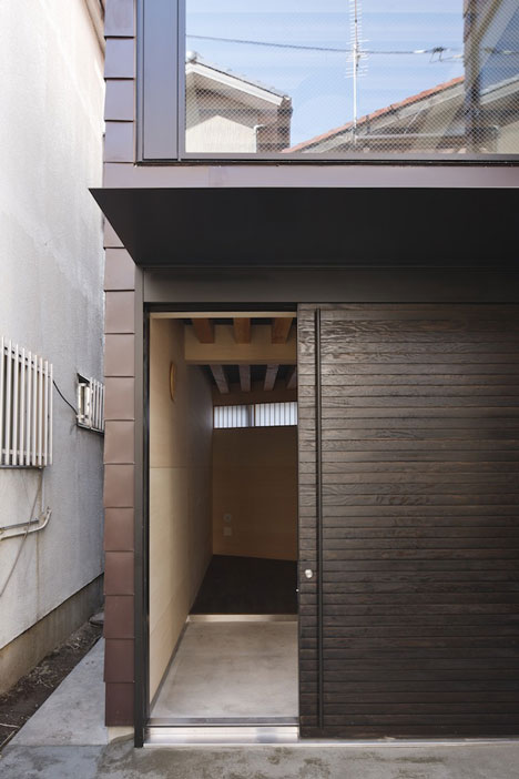 Alley House by Apollo Architects & Associates