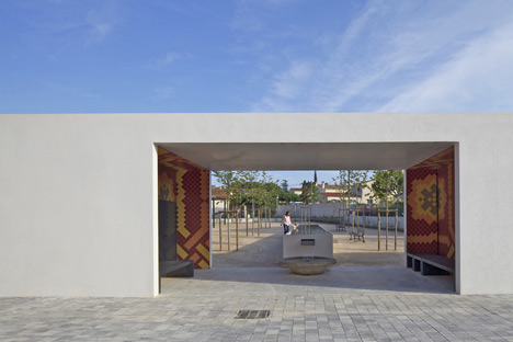 City Centre Pavilion and Main Square by Comac