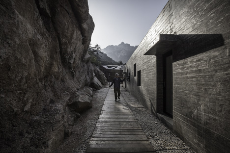 Concrete Tianzhoushan Tea House by Archiplein