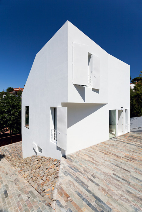 Vallvidrera House by YLAB Arquitectos