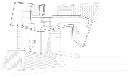 First floor plan of John Wardle's Fairhaven Beach House wraps a courtyard and stretches towards the ocean 