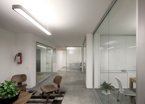 Office in Mexico that centres around its staircase