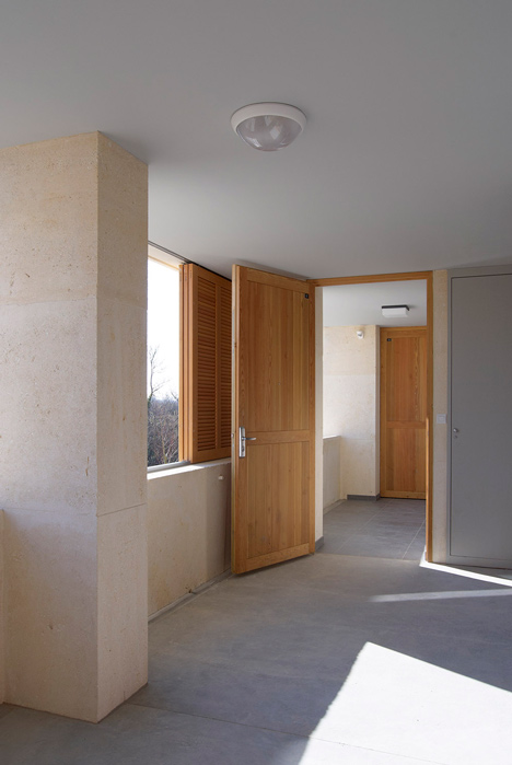 Social housing with solid stone walls by Perraudin Architecture